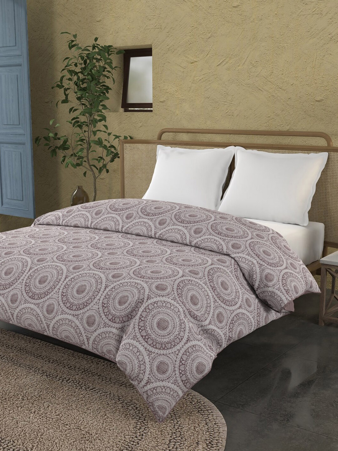 

Trident Maroon & Off White Ethnic Motifs AC Room 150 GSM Double Bed Comforter