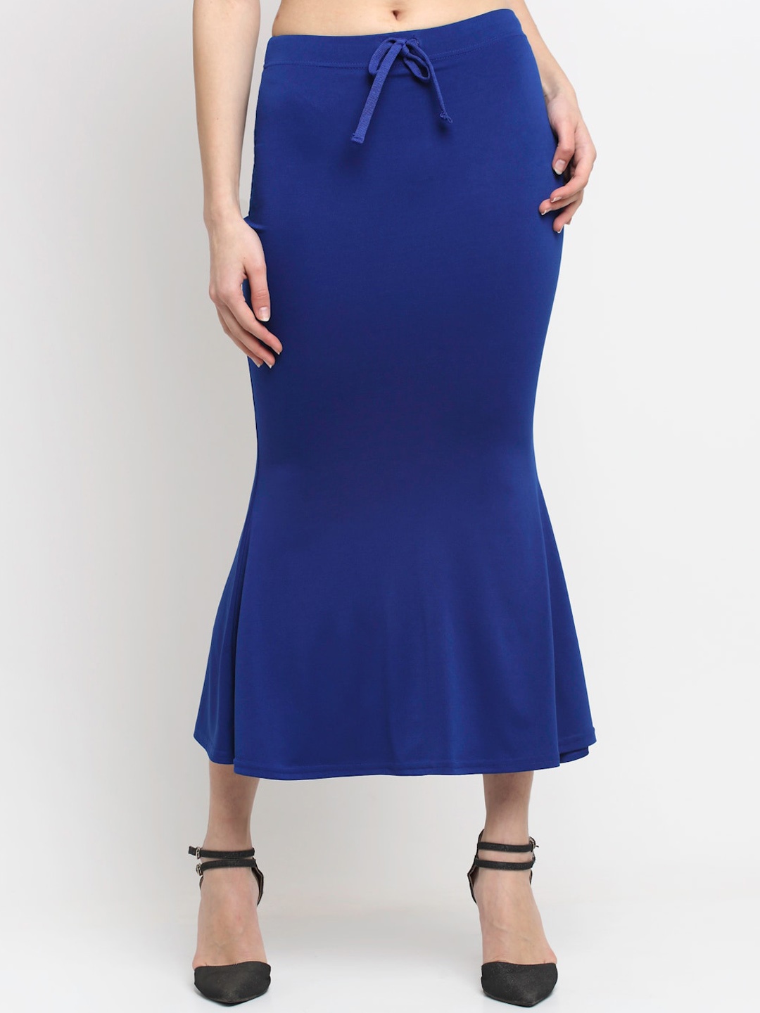 

Sugathari Women Blue Solid Saree Shapewear