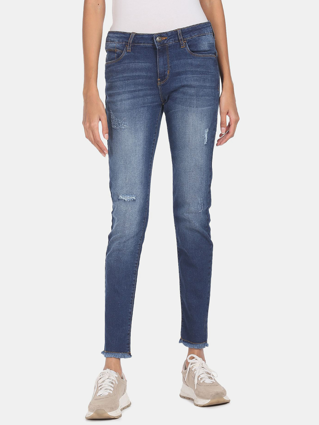 

Cherokee Women Blue Mildly Distressed Light Fade Jeans