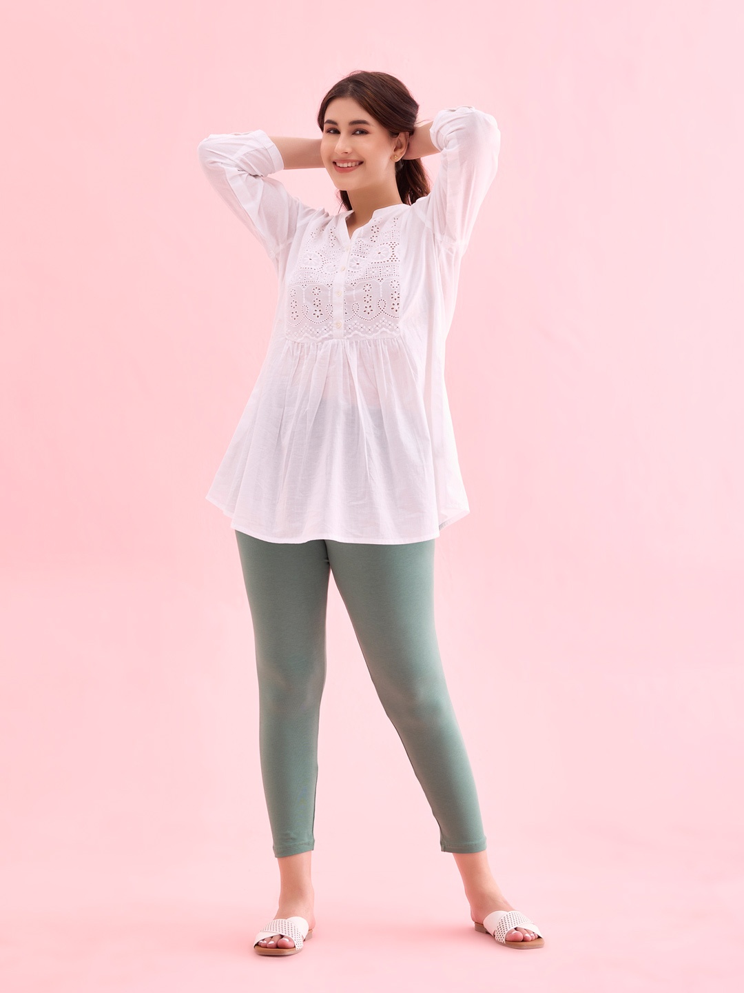 

Go Colors Women Green Solid Cropped Leggings