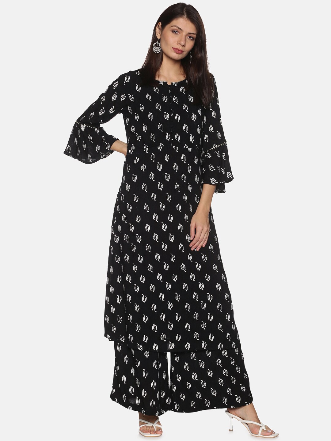 

PNEHA Women Black Floral Printed Kurta with Palazzos