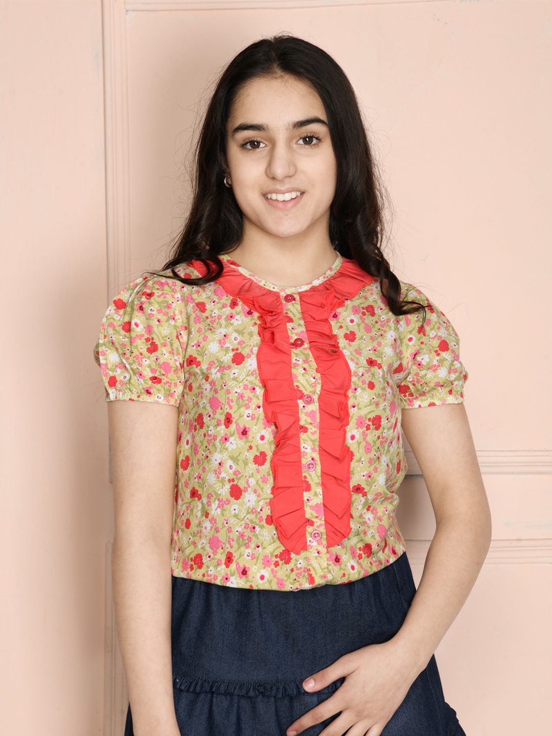 

LilPicks Girls Beige & Red Floral Print Ruffled Top