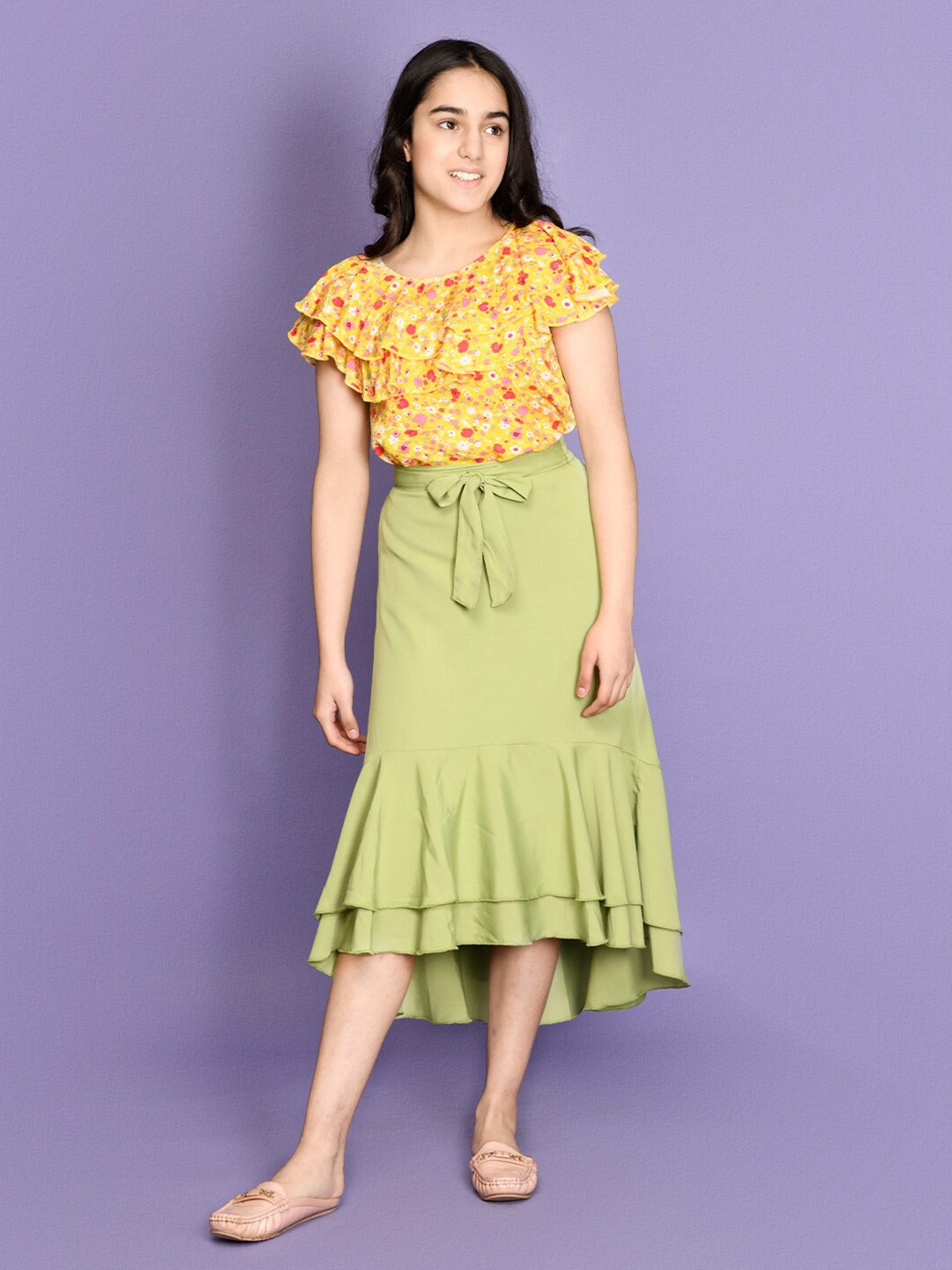 

LilPicks Girls Yellow & Green Printed Top with Asymmetrical Skirt