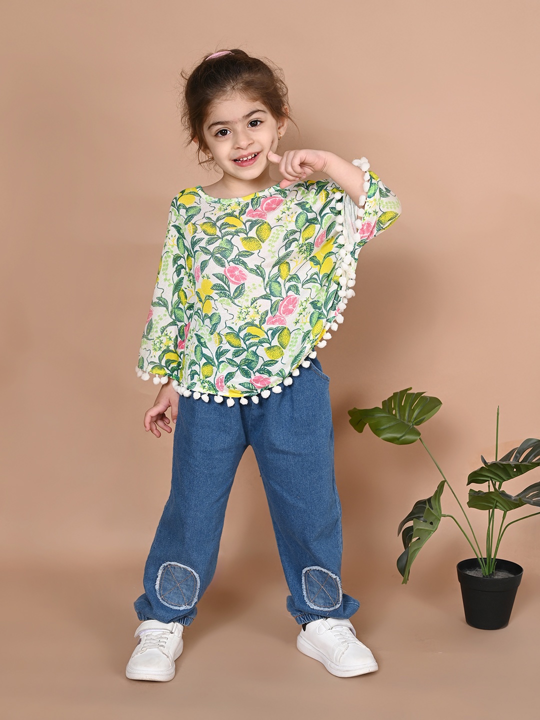 

LilPicks Girls Green & Yellow Floral Print Poncho Cape Top