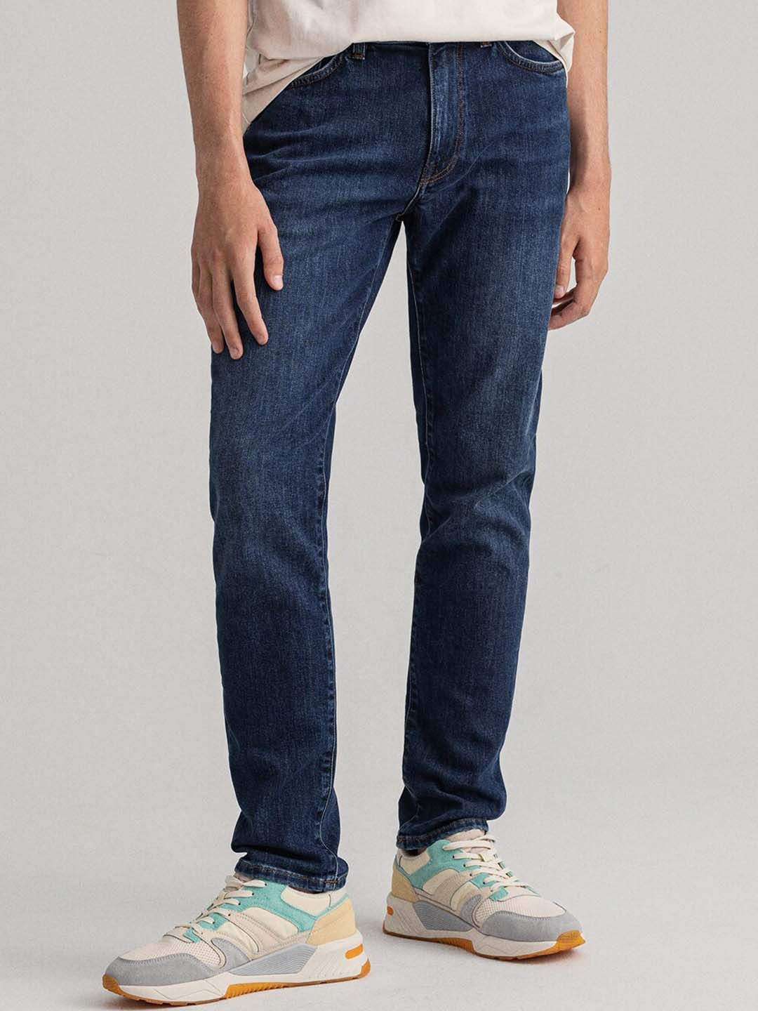 

GANT Men Blue Slim Fit Low Distress Light Fade Jeans