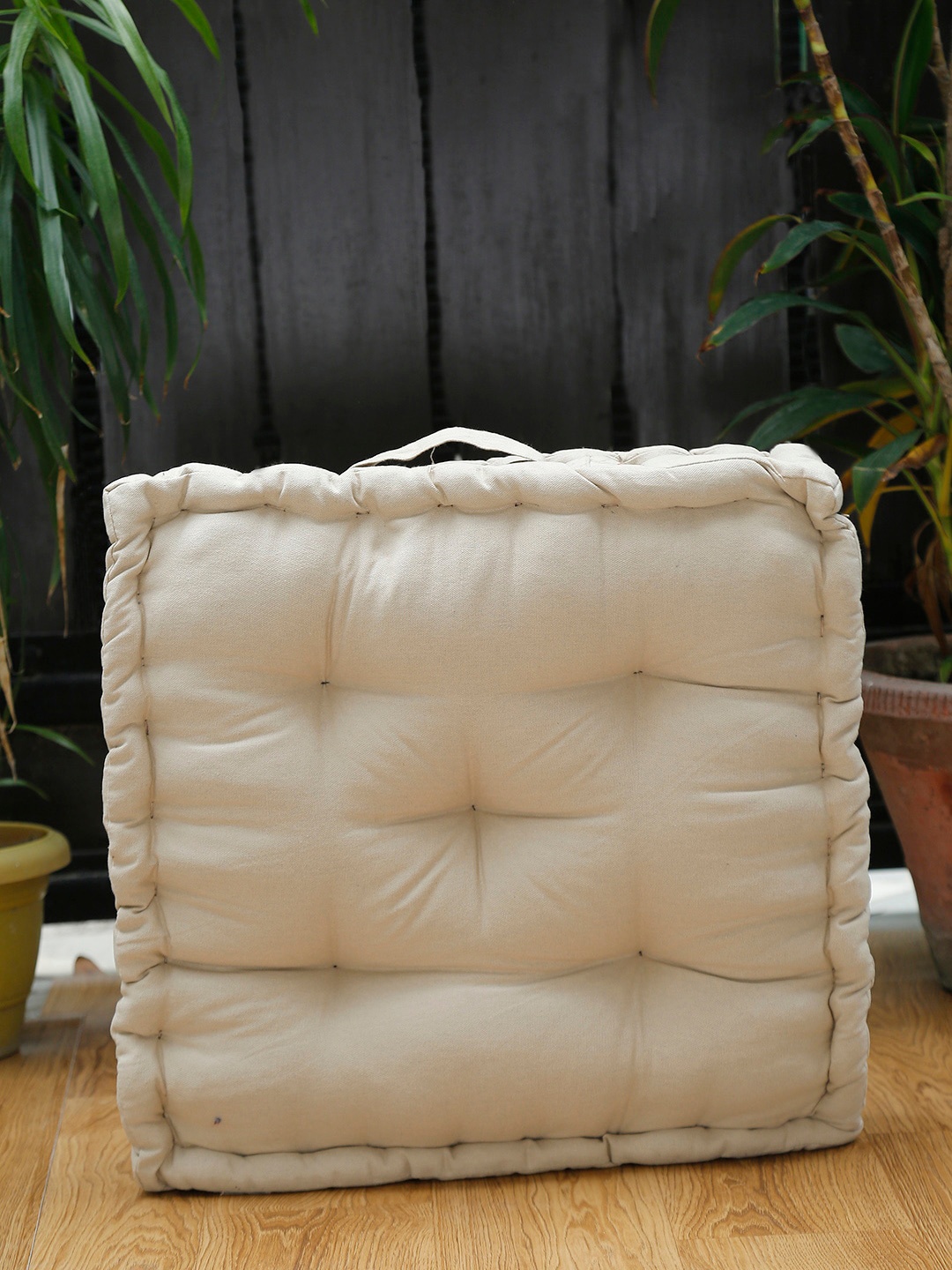 

BLANC9 Beige Solid Square Floor Cushion