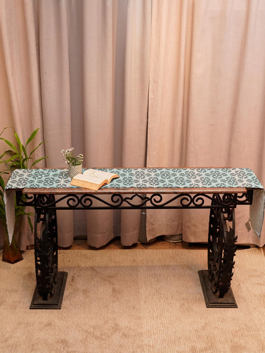 

ZEBA Blue Printed 6-Seater Table Runner