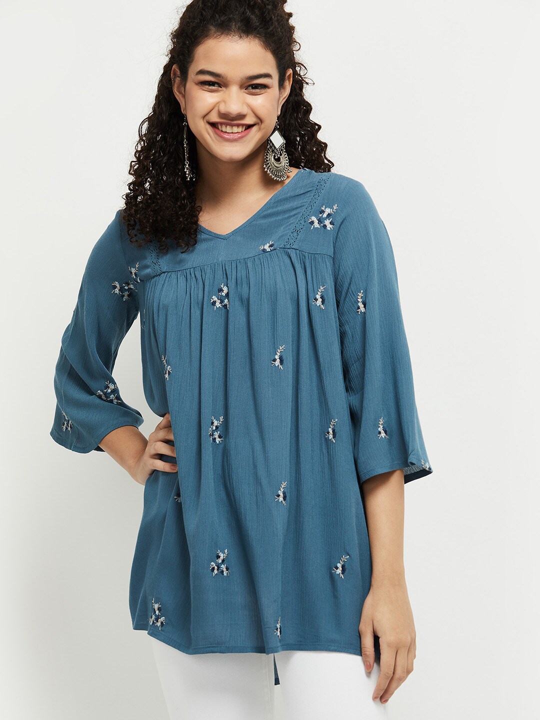 

max Women Blue Floral Embroidered Tunic