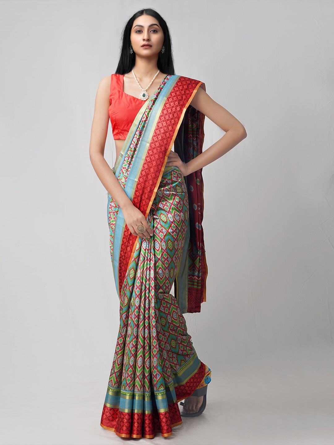 

Unnati Silks Red & Green Ethnic Motifs Silk Blend Patola Saree