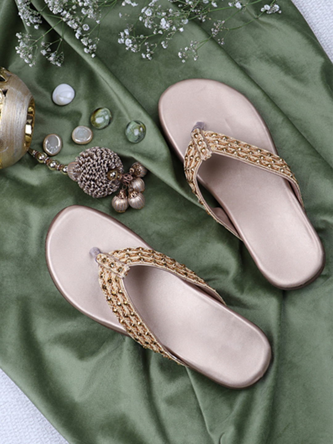 

THE WHITE POLE Women Gold-Toned Embellished Leather Ethnic One Toe Flats Sandals