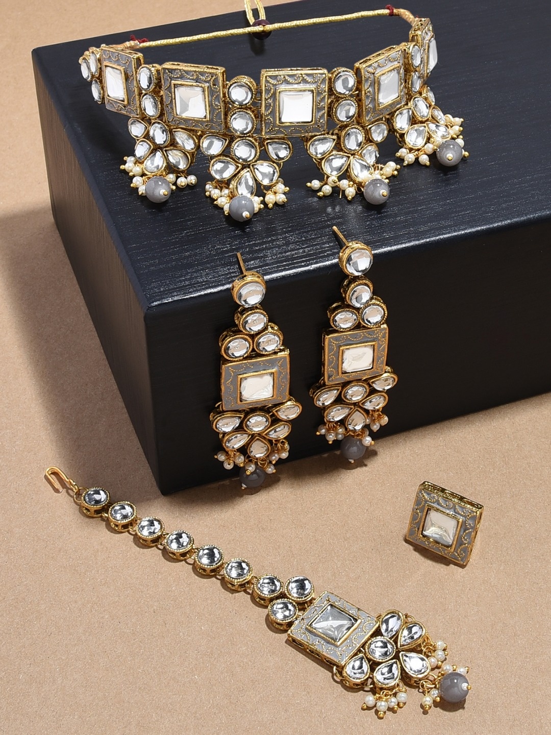 

Zaveri Pearls Gold-Plated Grey & White Kundan-Studded & Pearl Beaded Jewellery Set