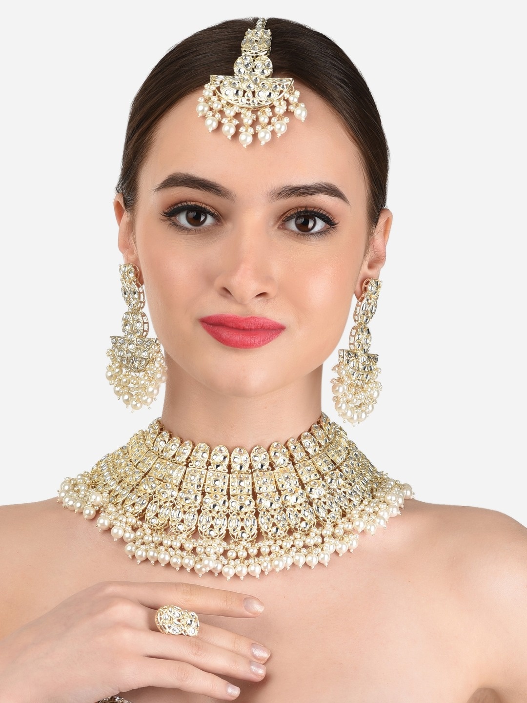 

Zaveri Pearls Gold-Plated White Kundan-Studded & Pearl Beaded Jewellery Set