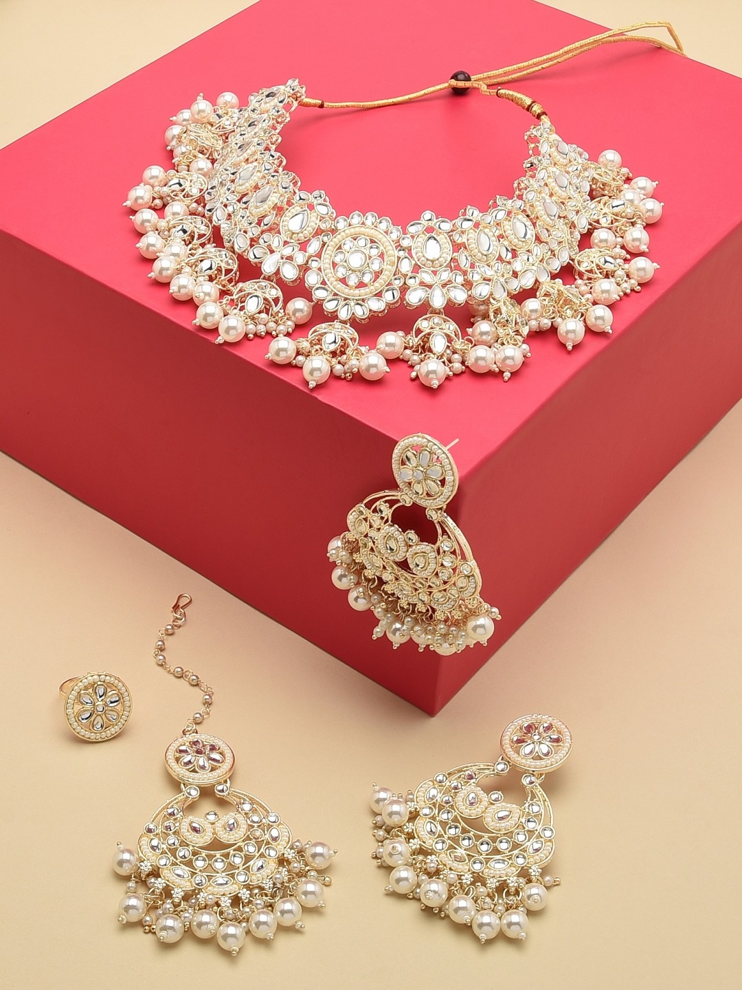 

Zaveri Pearls Women Gold-Plated White Kundan-Studded & Pearl Beaded Jewellery Set