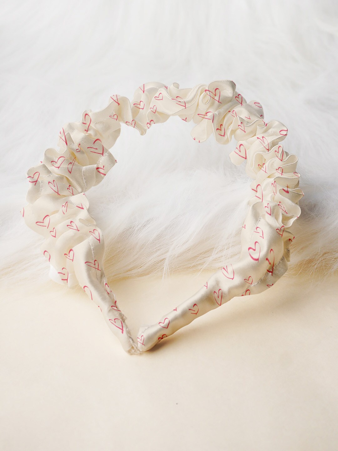 

Ferosh Women White Lined Hearts Hairband