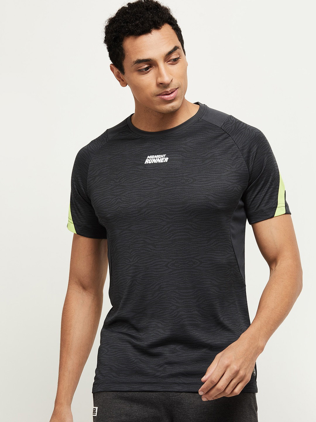 

max Men Black Pure Cotton T-shirt