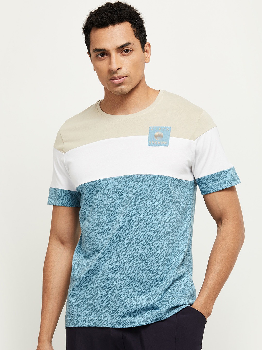 

max Men Blue & White Colourblocked T-shirt