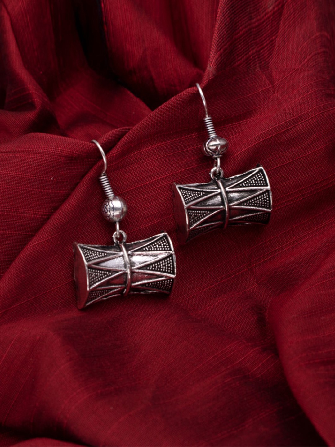 

MORKANTH JEWELLERY Silver-Toned Contemporary Drop Earrings