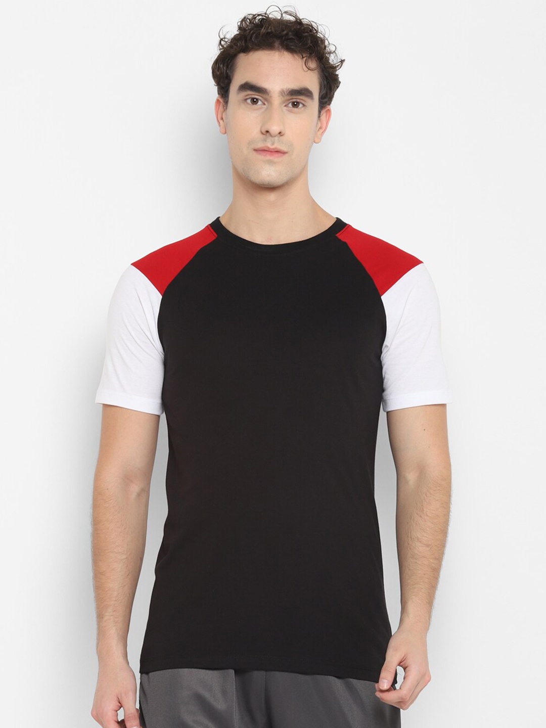 

Yuuki Men Navy Blue Raglan Sleeves Solid T-shirt