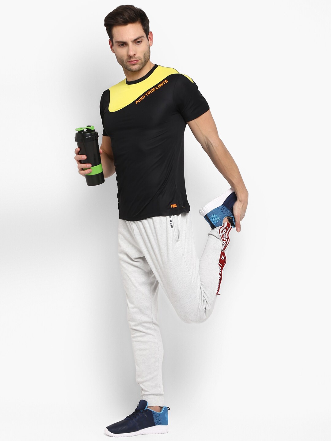 

Yuuki Men Black & Yellow Colourblocked T-shirt