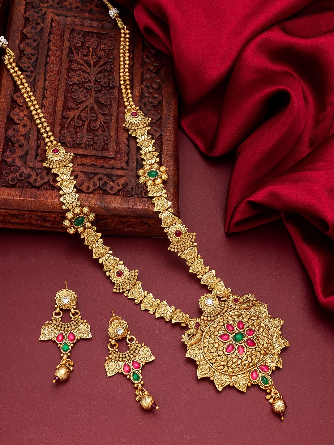 

aadita Pink & Green Gold-Plated Stone-Studded Beaded Jewellery Set