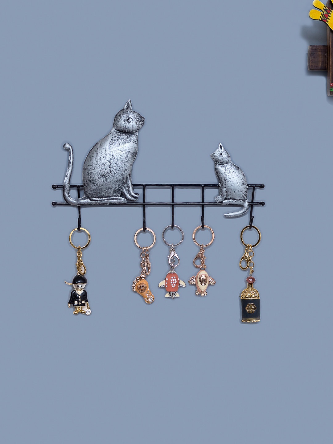 

Golden Peacock Silver-Toned & Black Iron Cat Style Wall Hanging Key Holder