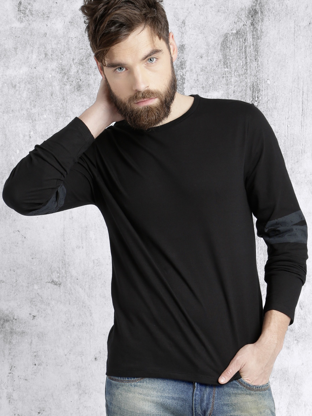 

Roadster Men Black Solid T-shirt