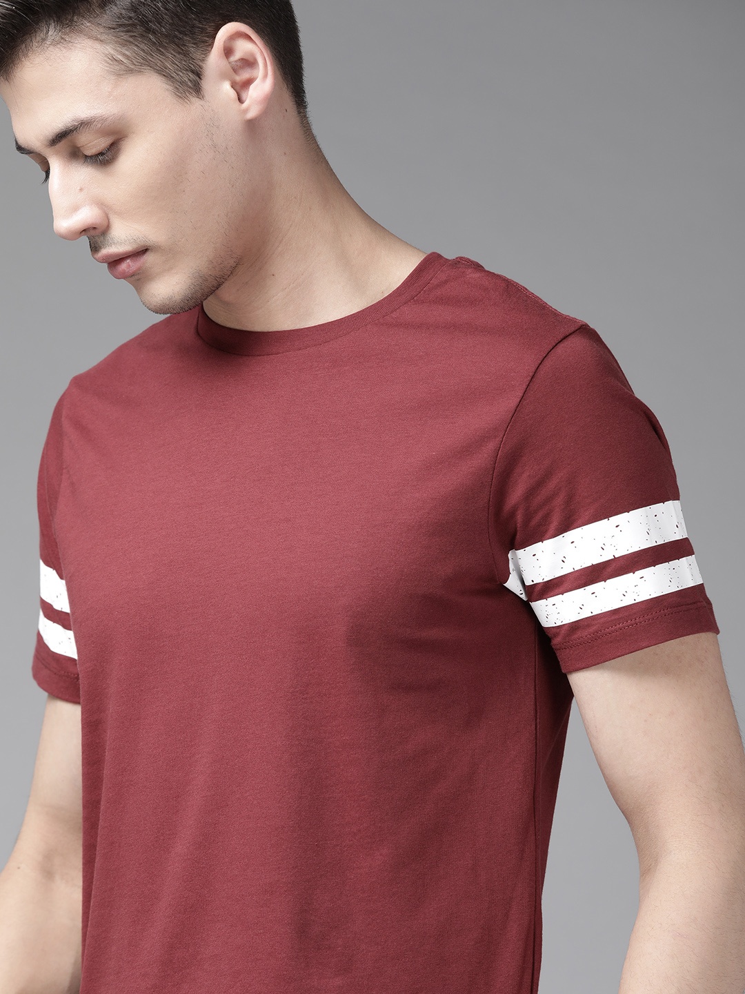 

Roadster Men Maroon Round Neck Pure Cotton T-shirt with Striped Sleeves