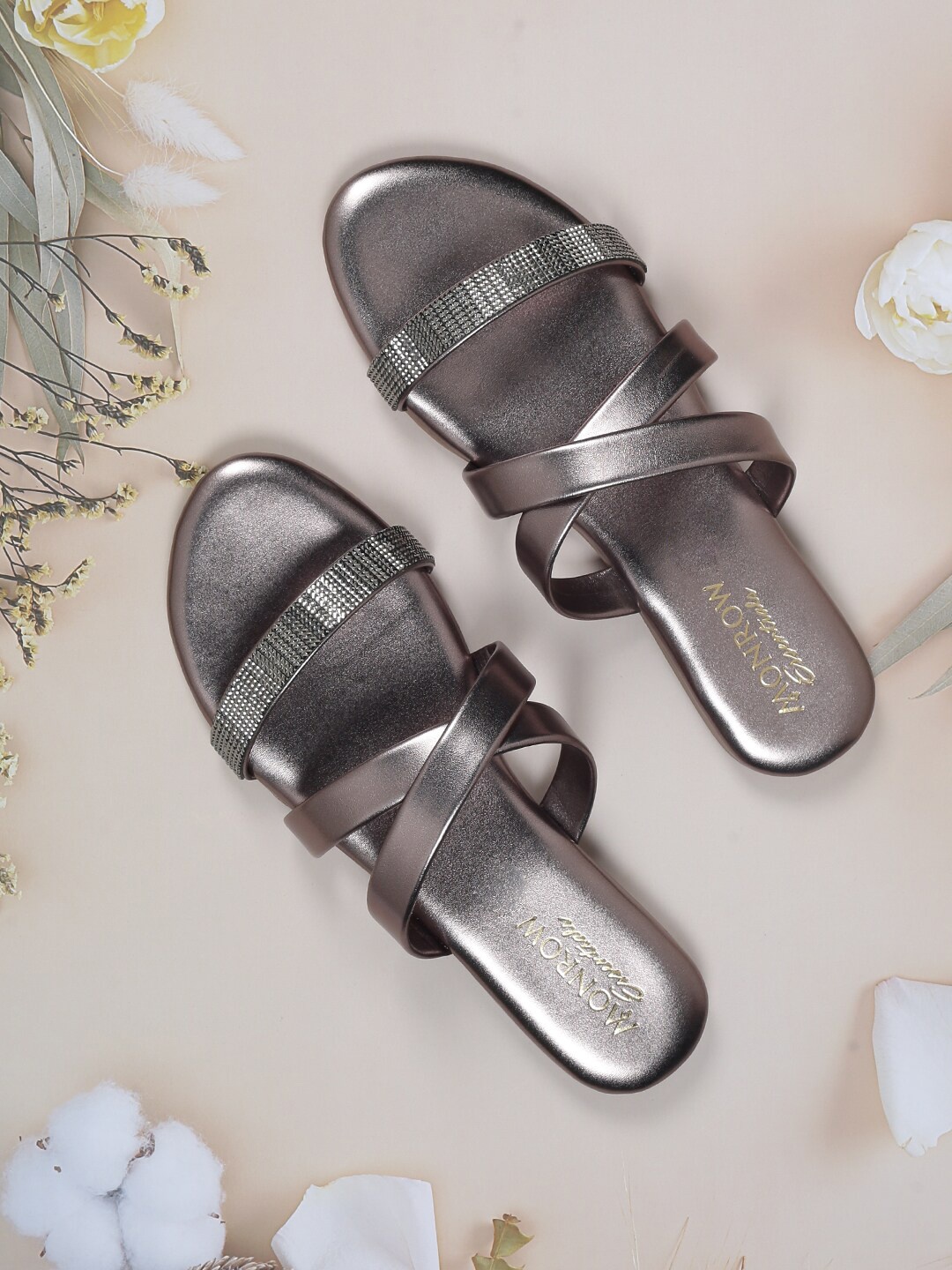 

Monrow Women Gunmetal-Toned Embellished Open Toe Flats, Metallic