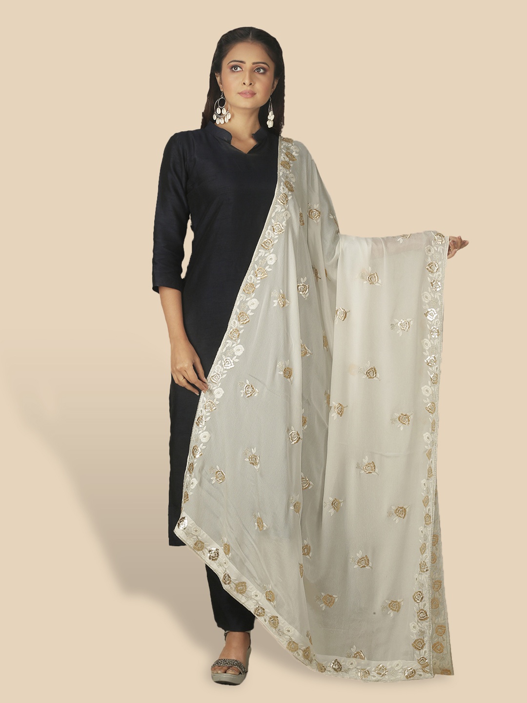 

Sanwara White & Gold-Toned Embroidered Dupatta with Zari