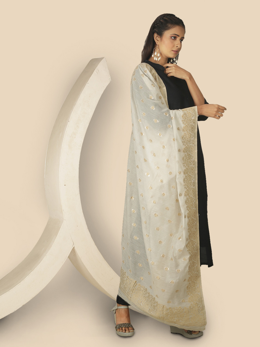 

Sanwara White & Gold-Toned Ethnic Motifs Woven Design Pure Silk Dupatta with Zari