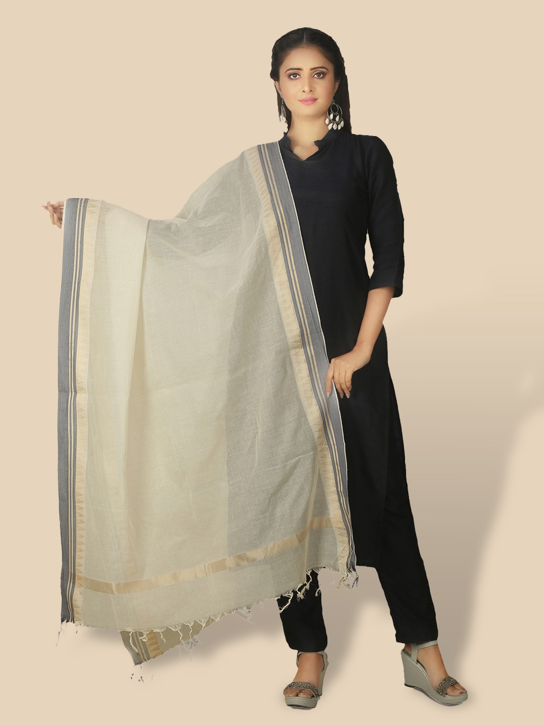 

Sanwara Women Beige & Grey Solid Pure Cotton Dupatta