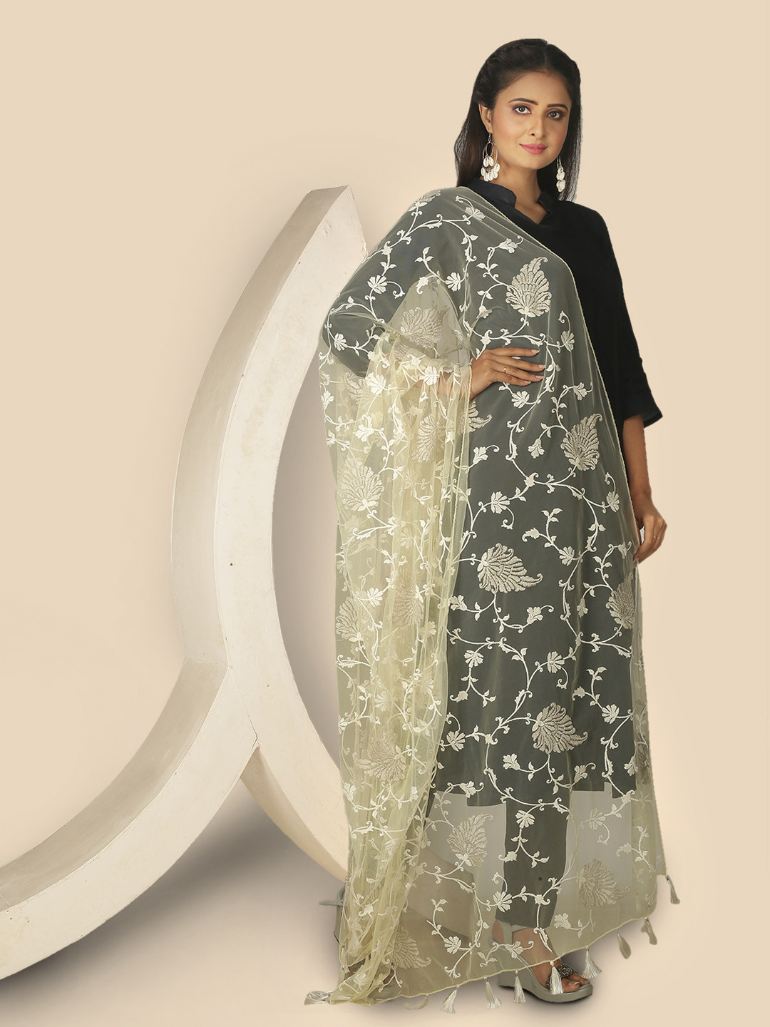 

Sanwara Cream-Coloured & Yellow Embroidered Dupatta with Zari
