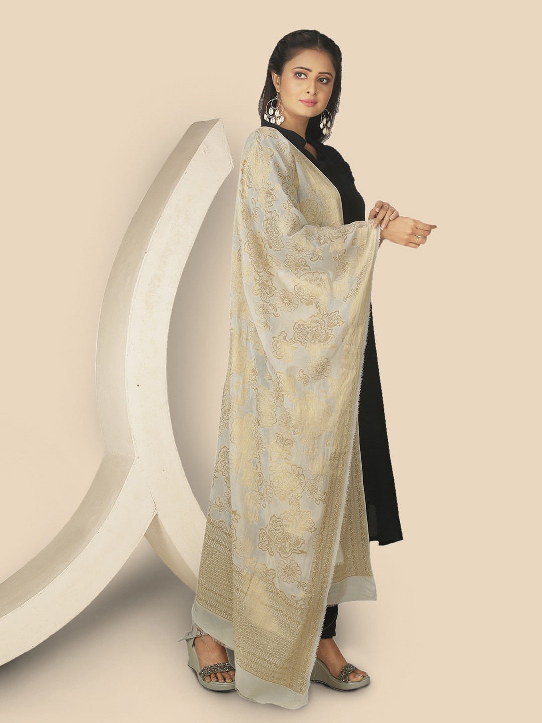 

Sanwara White & Gold-Toned Ethnic Motifs Woven Design Pure Silk Dupatta with Zari
