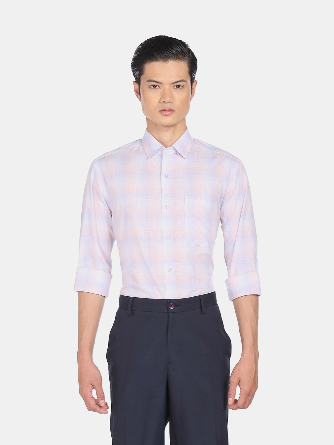 

Arrow Men Pink Checked Casual Shirt