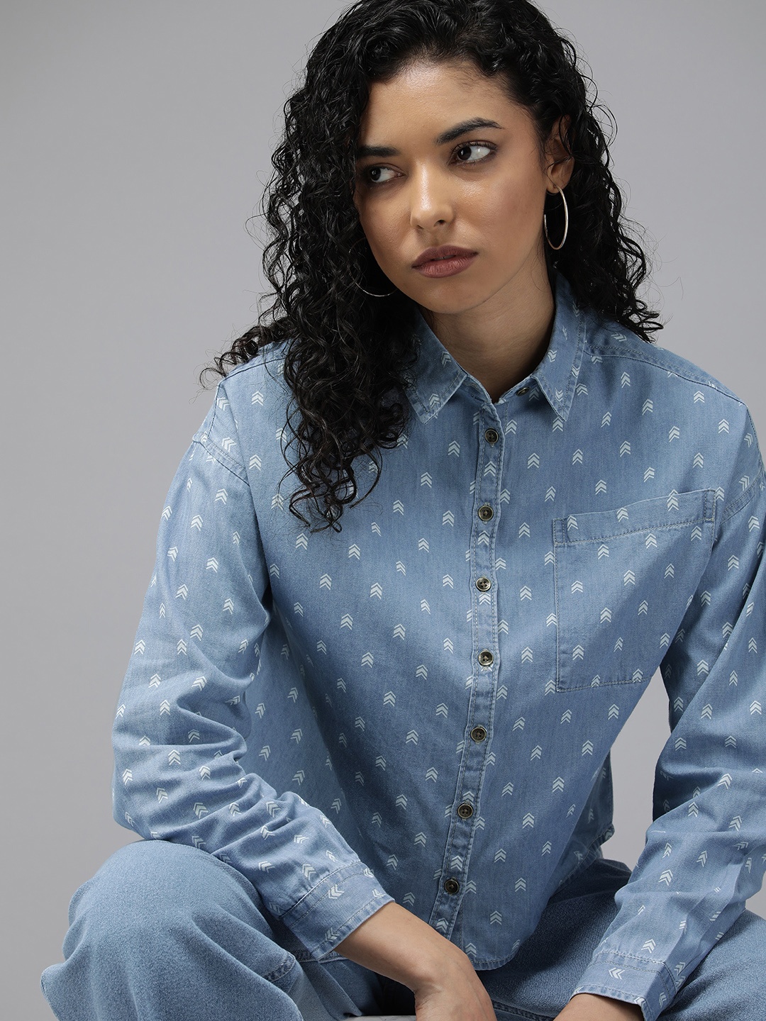 

The Roadster Life Co. Geometric Printed Pure Cotton Chambray Casual Shirt, Blue