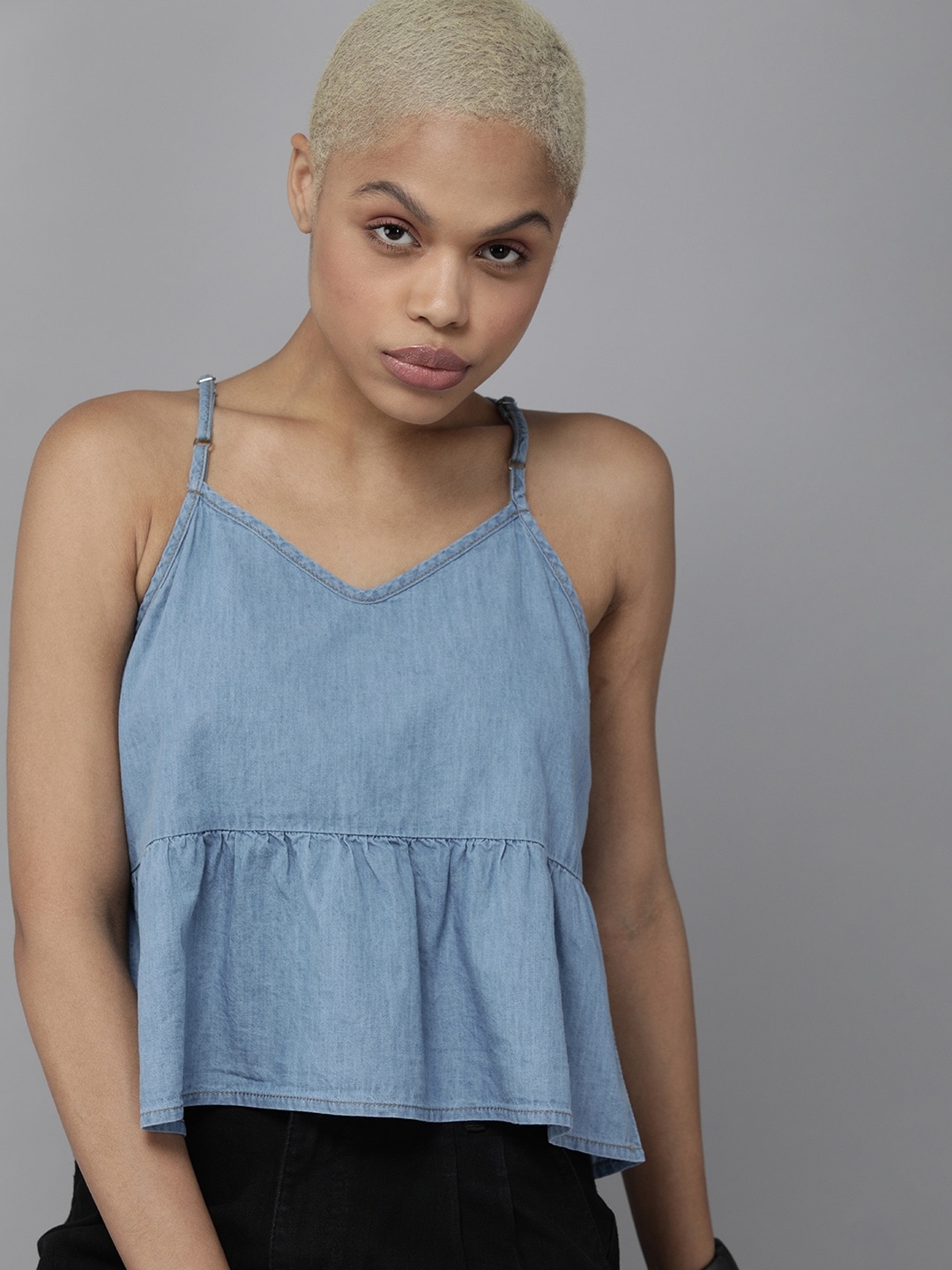 

The Roadster Lifestyle Co Blue Solid Sleeveless Denim Empire Crop Top