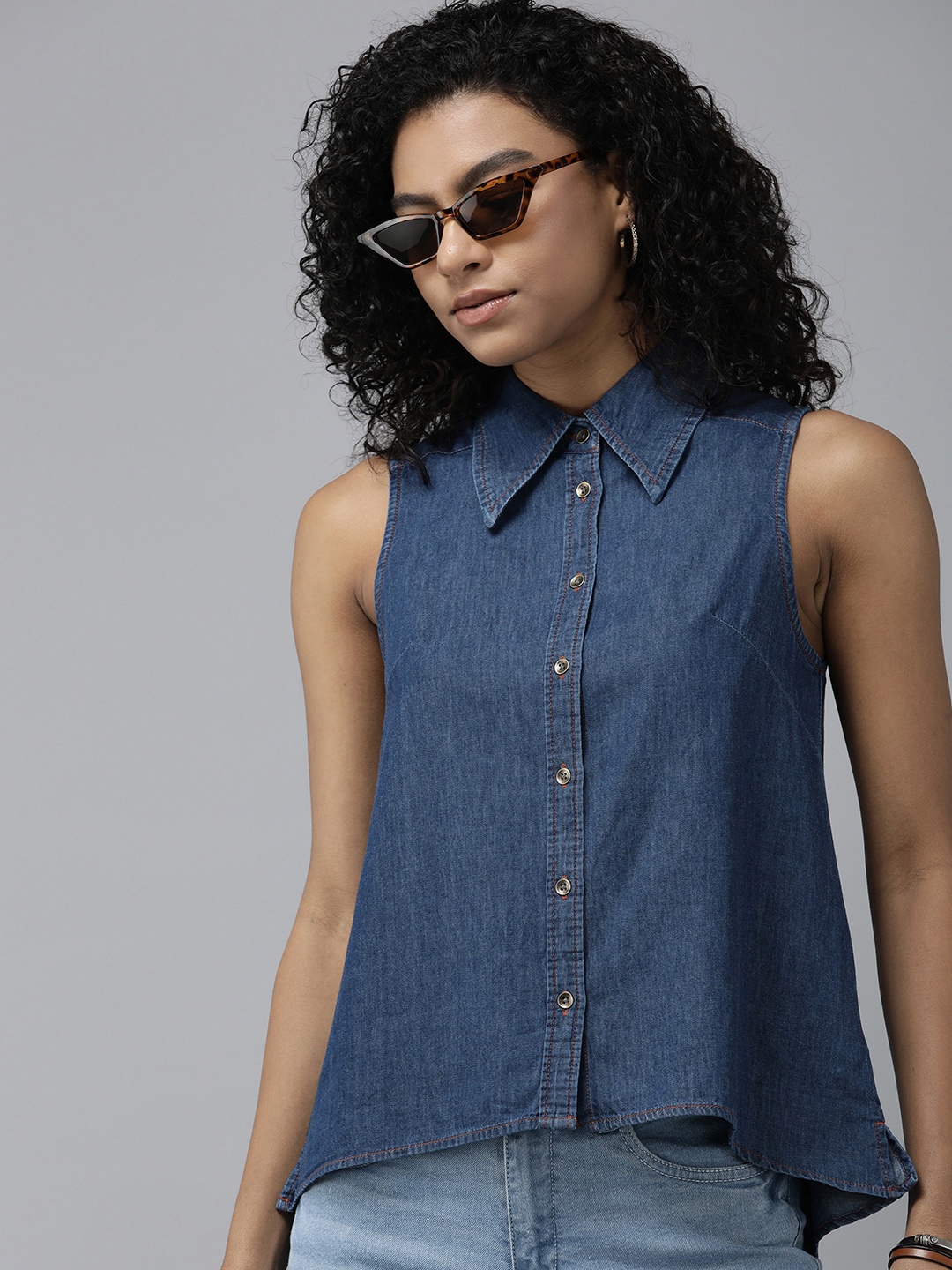 

The Roadster Lifestyle Co. Women Pure Cotton Chambray Sleeveless Casual Shirt, Blue