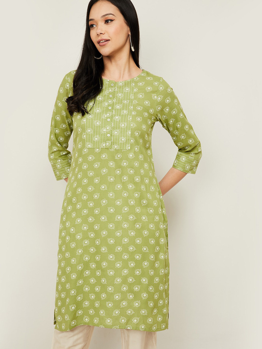 

Melange by Lifestyle Women Green & White Ethnic Motifs Printed Kurta