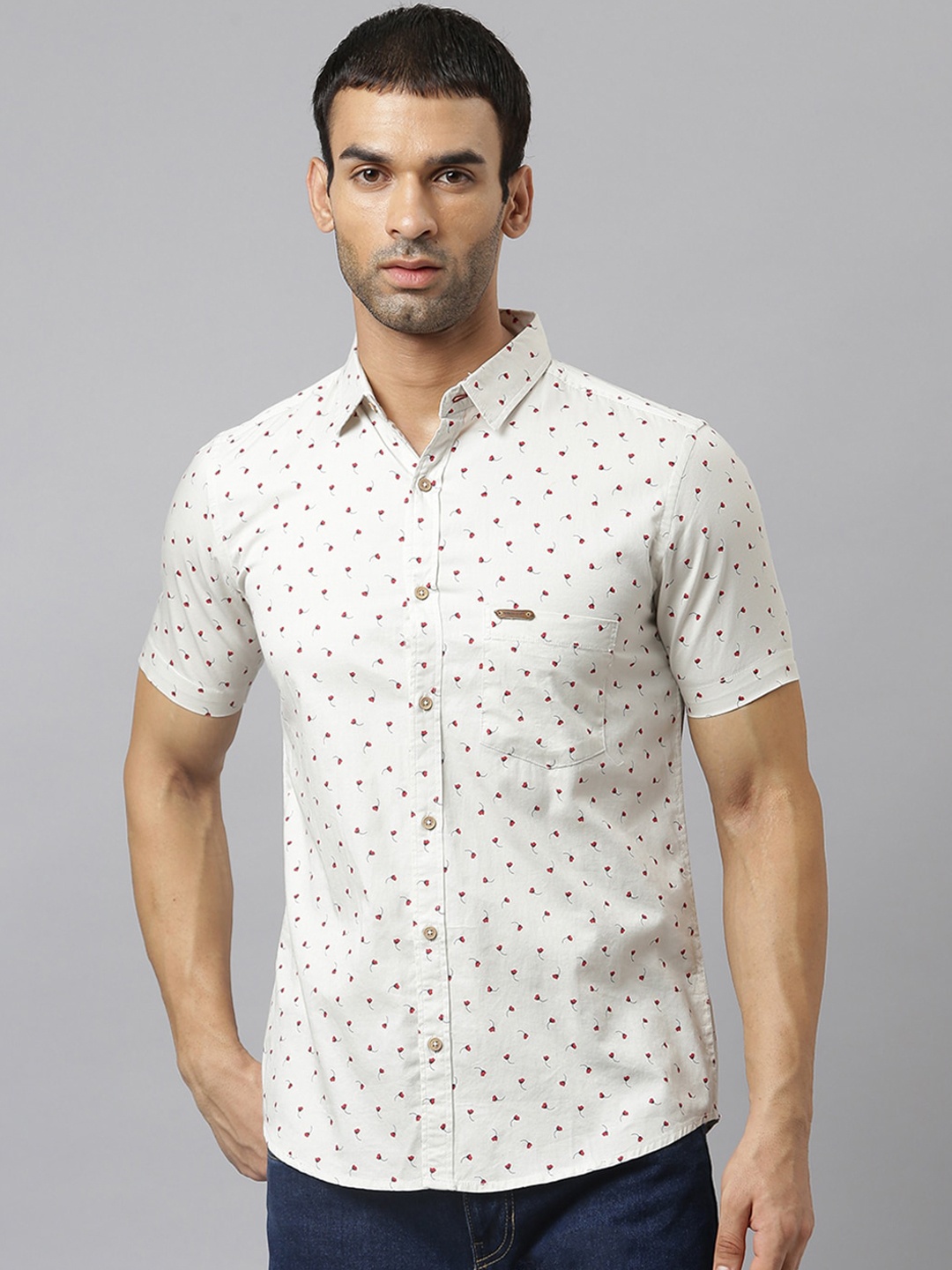 

Thomas Scott Men Cream-Coloured Relaxed Slim Fit Floral Printed Casual Shirt