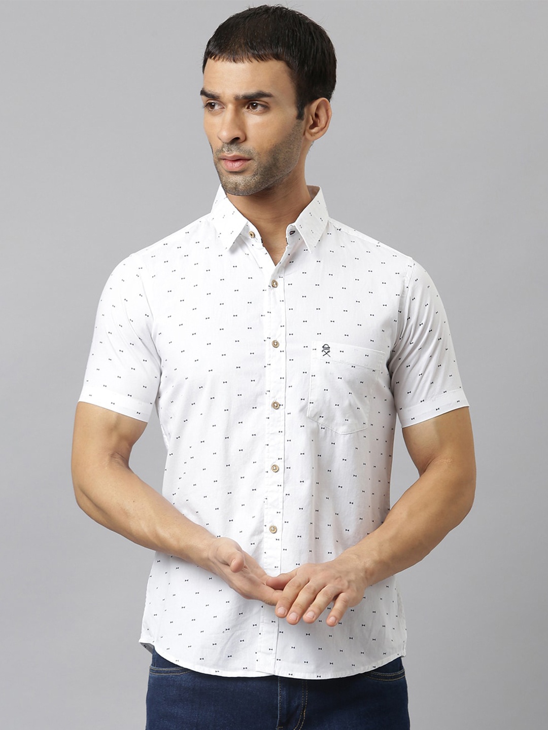 

Thomas Scott Men White & Blue Slim Fit Printed Pure Cotton Casual Shirt