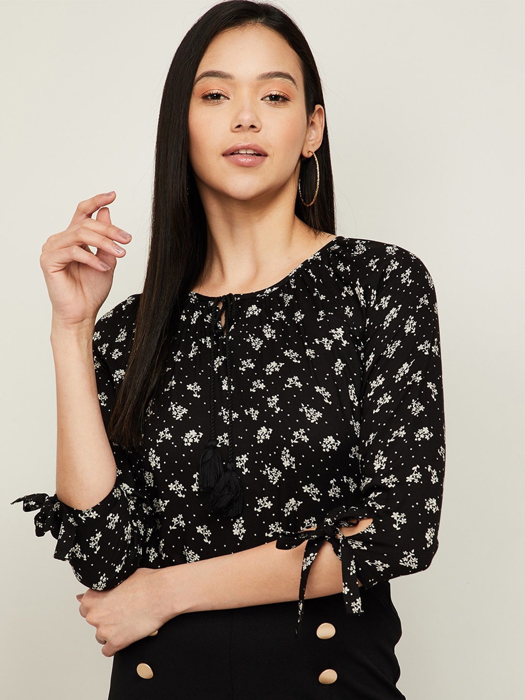 

Fame Forever by Lifestyle Black & White Floral Print Crop Top