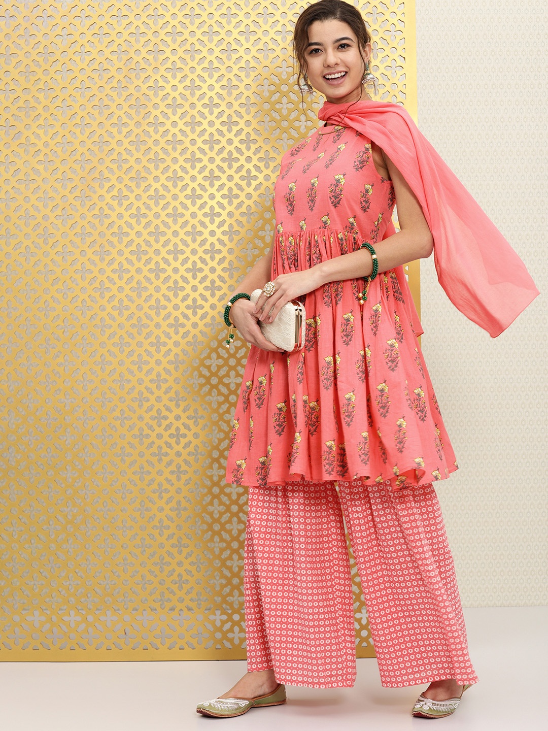 

Ode by House of Pataudi Women Coral Pink Printed Rozana Kurta with Palazzos & Scarf