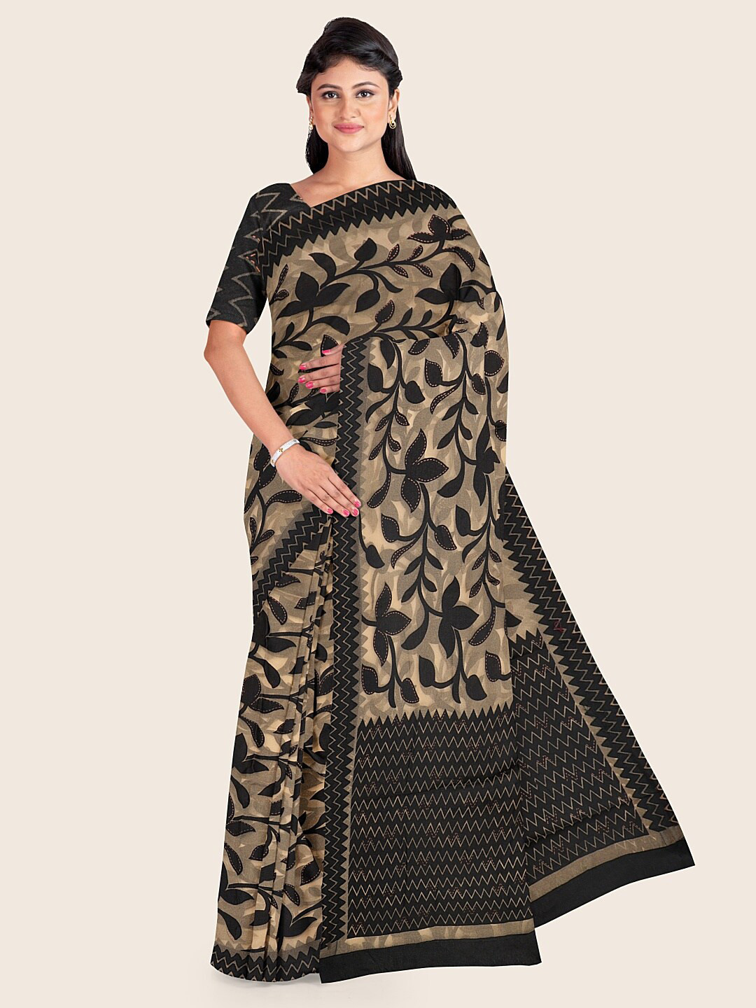 

Pothys Brown & Black Floral Printed Tissue Saree