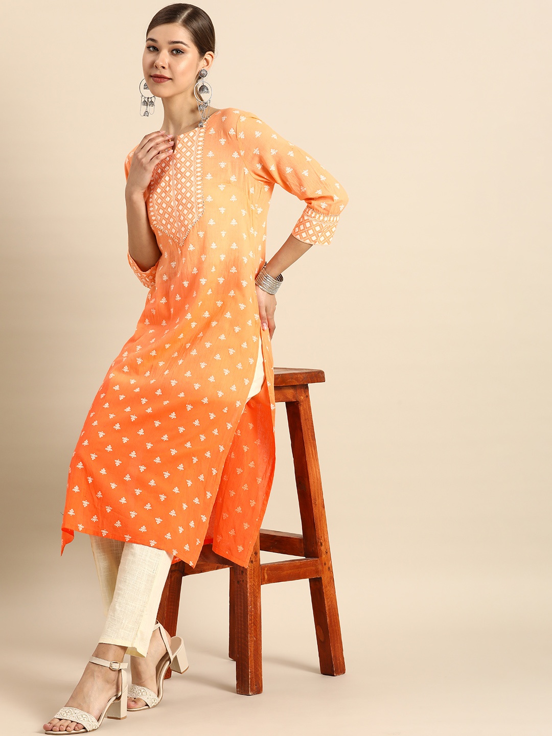 

Anouk Women Peach-Coloured & White Ethnic Motifs Printed Gotta Patti Pure Cotton Kurta