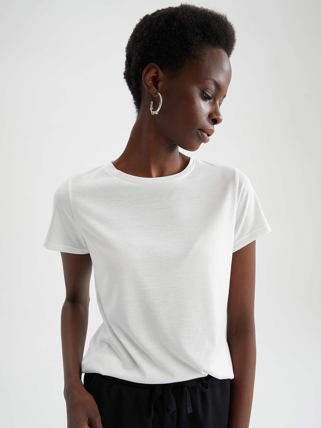 

DeFacto Women White Solid Relax Fit T-shirt
