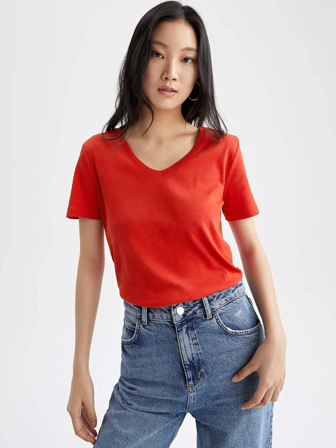 

DeFacto Women Red Solid Cotton V-Neck Slim Fit T-shirt