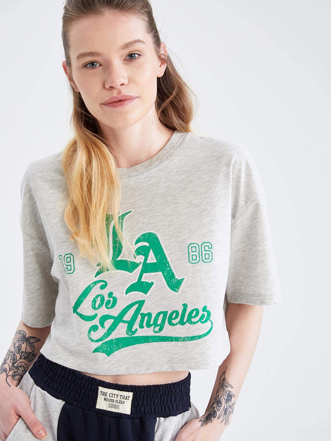 

DeFacto Women Grey Melange & Green Typography Printed Drop-Shoulder Sleeves Loose T-shirt