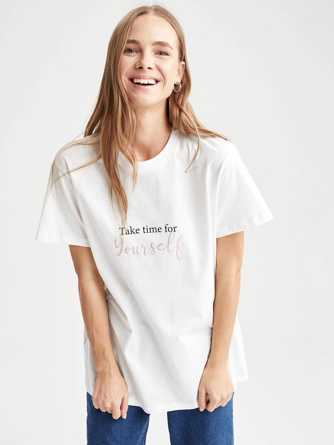 

DeFacto Women White & Black Typography Printed Drop-Shoulder Sleeves Cotton T-shirt