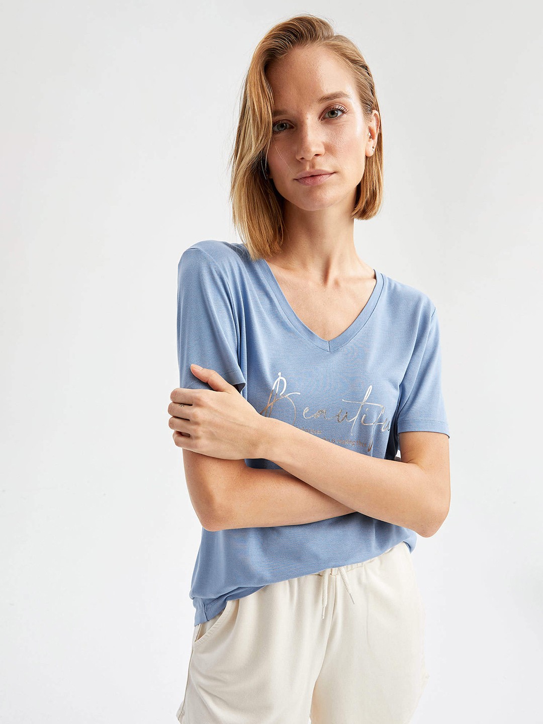 

DeFacto Women Blue & Silver Typography Printed V-Neck T-shirt