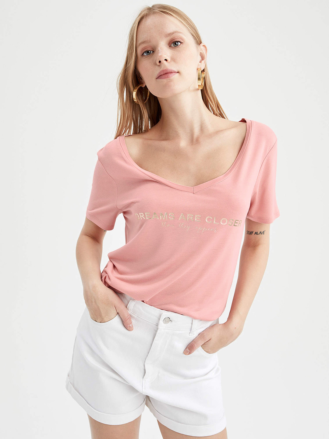 

DeFacto Women Rose & Golden Typography Printed V-Neck T-shirt